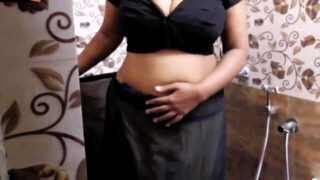 Tamil black saree aunty having sex in bathroom xxx