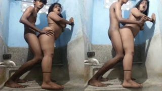 Indian young lovers fucking in the bathroom mms sex