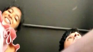 Desi lovers quick fucking session inside car xvideo