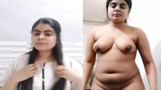 Beautiful girl showing big boobs and hot pussy leaked clip