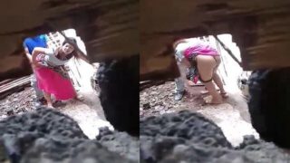 Desi lover standing xvideo caught outdoor cam sex